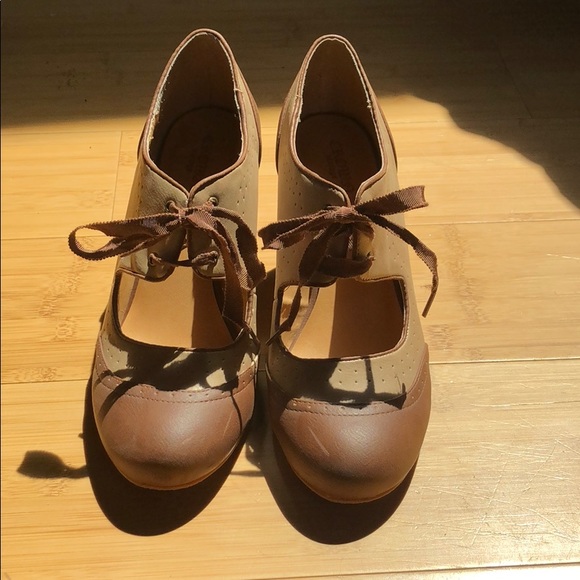 Crown Vintage Shoes - Crown Vintage Delight Shoe- Size 8.5